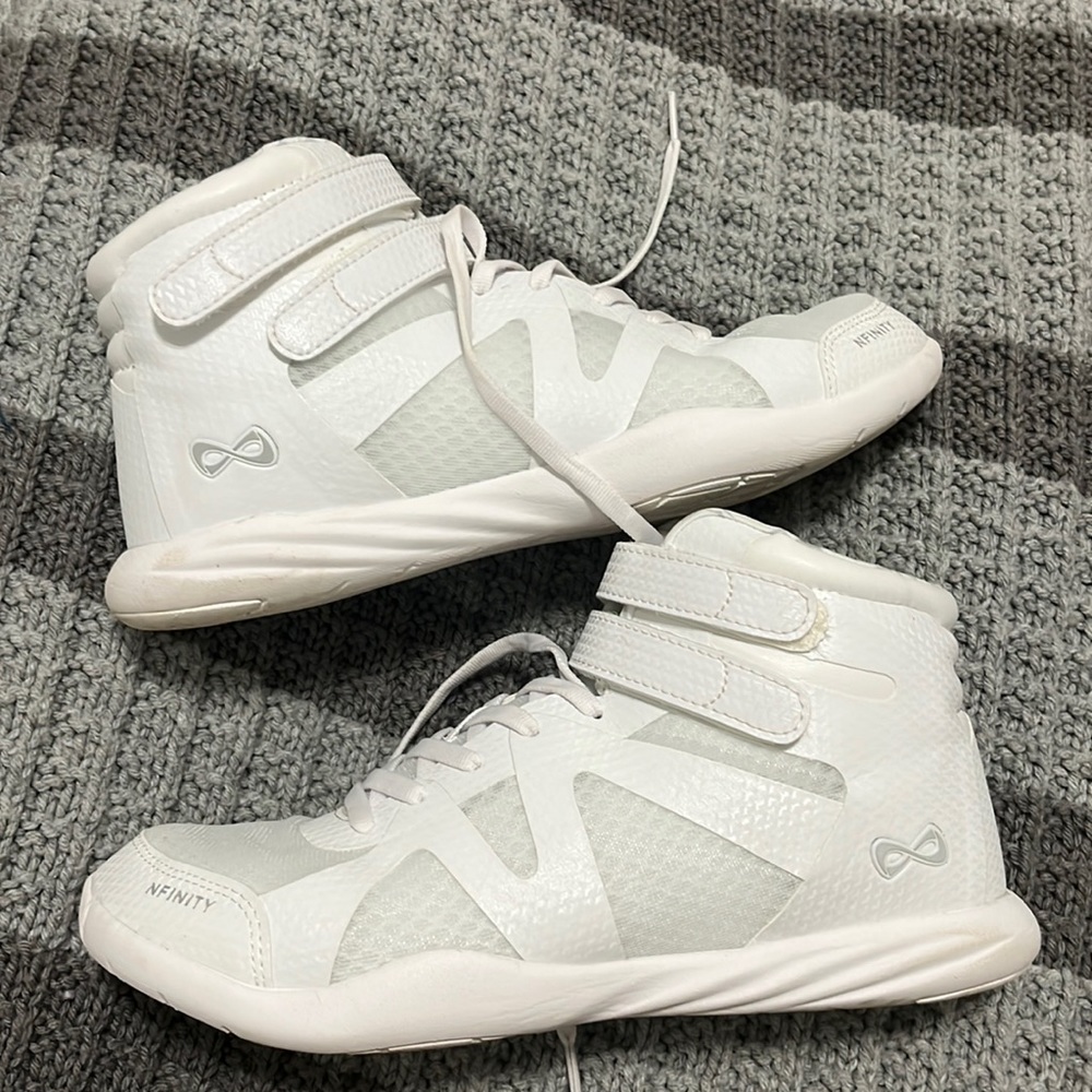 Nfinity Beast MidTops - size 8.5 NEW